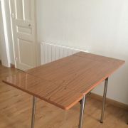 Table de cuisine en formica 