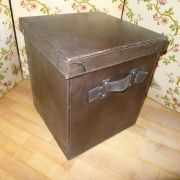 Coffre en cuir