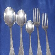 COUVERTS EN METAL ARGENTE