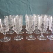 6 verres à pied en cristal ciselé et monogrammé