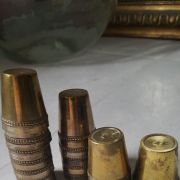 Petits verres métal anciens