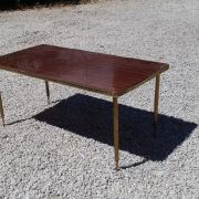 Table basse en bois vernis