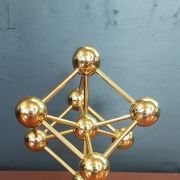 Atomium sur socle
