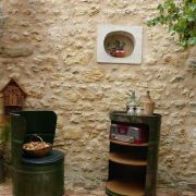 Fauteuil et étagère 