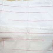 Drap et taie Bébé brodé main jour venise rose 50's