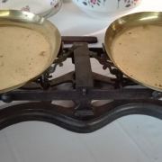 balance avec plateau en fonte