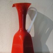 Vase , carafon en opaline rouge 