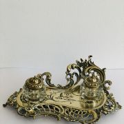 Encrier en laiton doré forme rocaille style Louis XIV