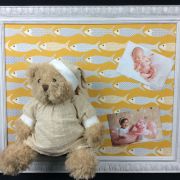 Cadre ancien patiné, déco peluche