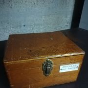 Boite ancienne pour lampes Nachet