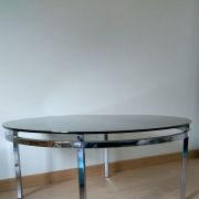 Table basse chrome et verre fumé