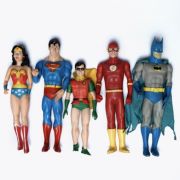 Figurines vintage de comics.