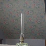 Lampe à pétrole en verre, cuivre et étain