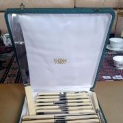 Ensemble de couteaux et fourchette à viande