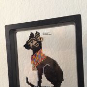 Chat égyptien tissé à l'aiguille avec des perles de verre