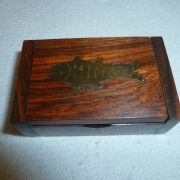 Petite boite en bois incrusté laiton indienne