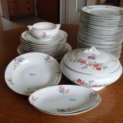 ensemble 40 pièces en porcelaine de Châtres-sur-Cher