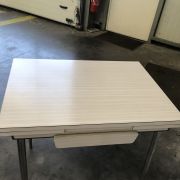 Table blanche Formica 