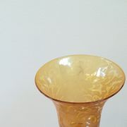 Vase de couleur jaune
