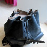 Sac à dos noir en très beau cuir