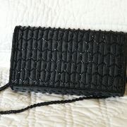 Pochette soirée noire satin  et perles occasion