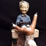 Figurine en biscuit de porcelaine