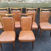  superbe chaise vintage en skaï marron liseré blanc