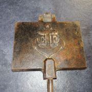 Ancien gaufrier en fonte