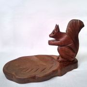 Plat en bois feuille et écureuil sculpté