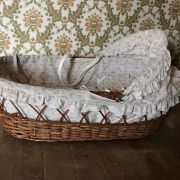 Couffin ancien en rotin