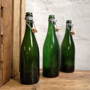 Trio de bouteilles anciennes