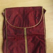 housse de protection chemisette en voyage - rouge