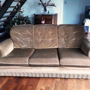 Canapé crapaud vintage à franges en velours couleur cognac