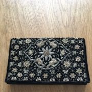 Sac à main Art Deco années 40 en velours noir – broderie mét