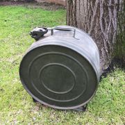 ancien jerrican rond