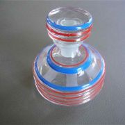 Carafe aux cercles rouges et bleus