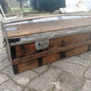 Coffre malle bombée vintage rénover 