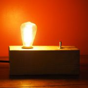 Lampe de table en bois design