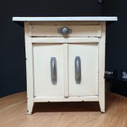 Petit meuble vintage en métal