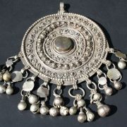 Ancien pendentif alliage d'argent cabochon pendeloques