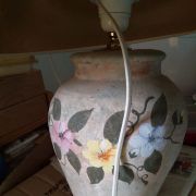 Pied de lampe en terre cuite légèrement fissuré en bas