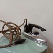 Fer à repasser de voyage pliant Calor 1104 collector