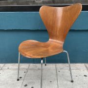 5 chaises "serie 7"  Arne Jacobsen 