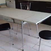 Table formica blanc 
