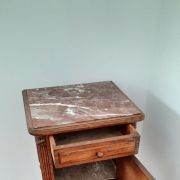 Table de chevet bois et marbre rose