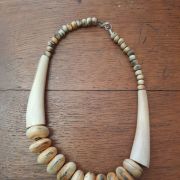 Collier vintage en corne