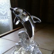 Dauphin sautant des vagues en cristal d'Arques