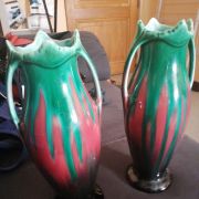 Une paire de vase Vintage rouge et vert 
