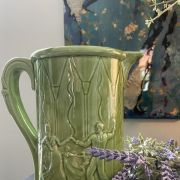 Pichet ancien en faïence verte  Arlésienne 