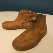 PAIRES DE FORMES CHAUSSURES ENFANTS 